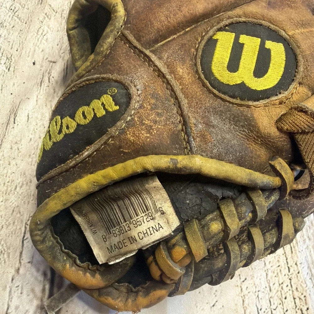 Wilson A450 Baseball Glove A0450BBEL3 Right Hand Throw 11 1/2